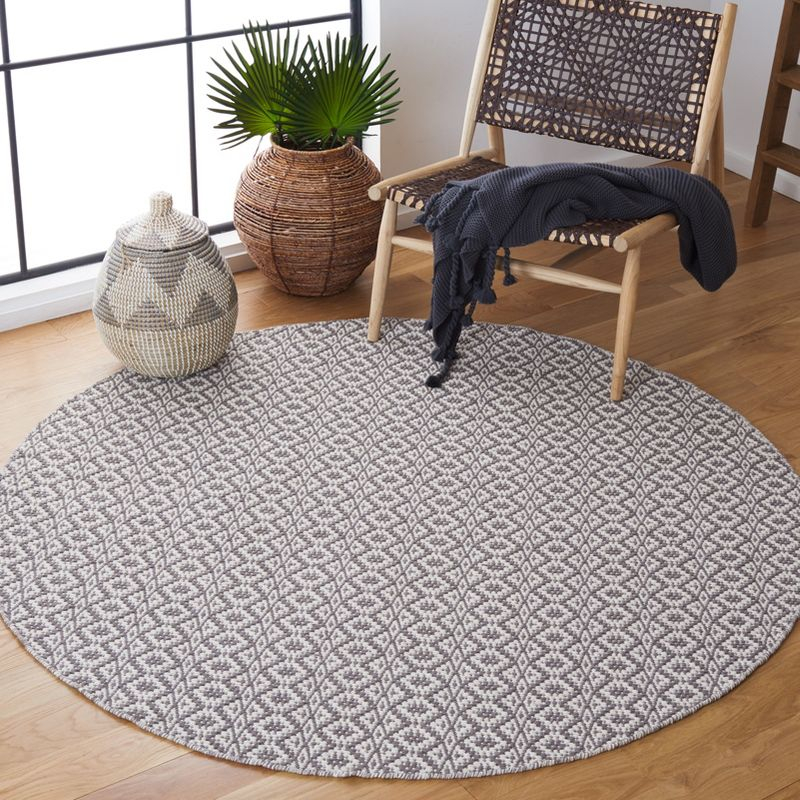 Montauk MTK716 Hand Woven Indoor Accent Rug - Ivory/Grey - 4' Round - Safavieh