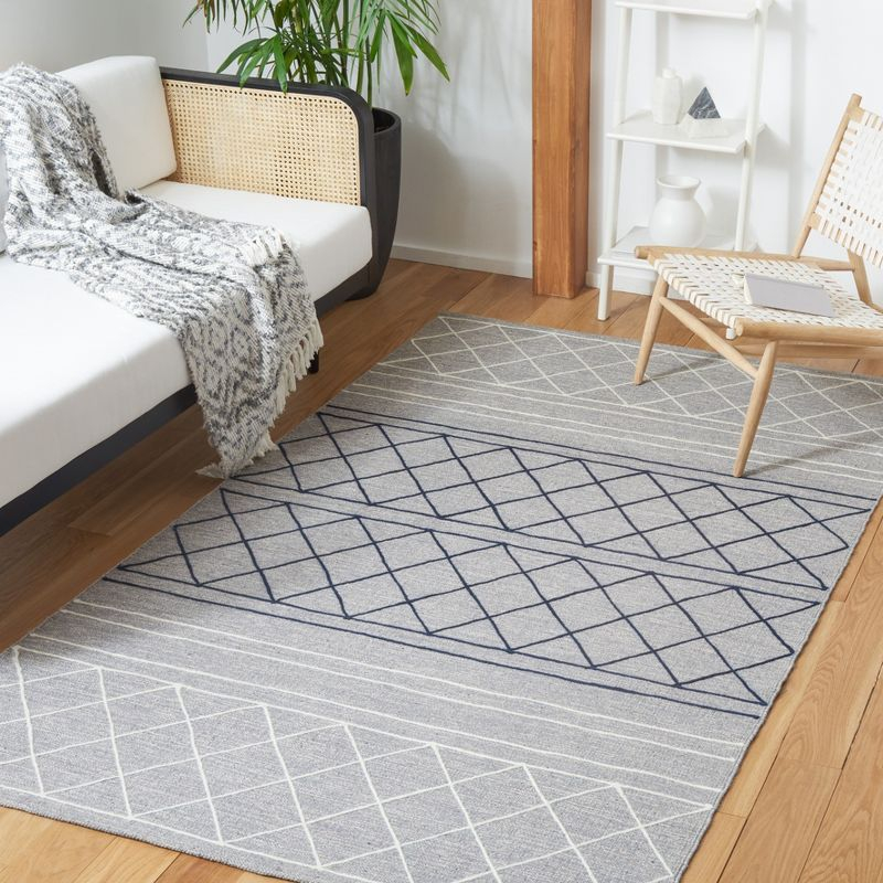 Striped Kilim STK507 Hand Woven Area Rug - Silver/Grey - 3'x5' - Safavieh.