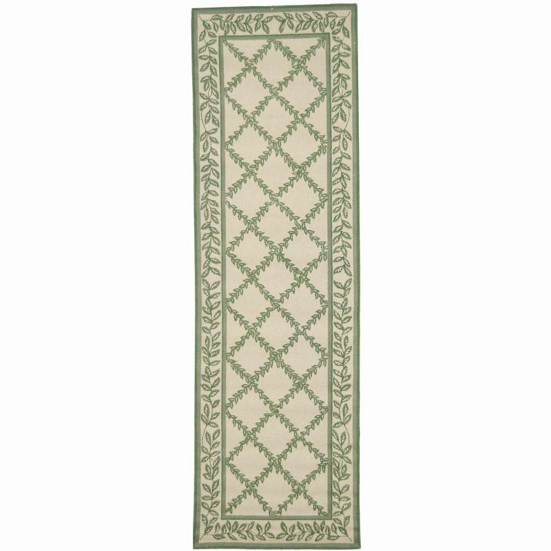 Chelsea HK230 Hand Hooked Runner Rug - Ivory/Light Green - 2'6"x12' - Safavieh.