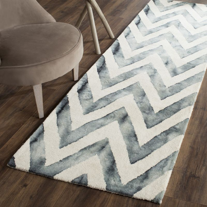 Dip Dye DDY715 Hand Tufted Runner Rug - Ivory/Grey - 2'3"x10' - Safavieh.