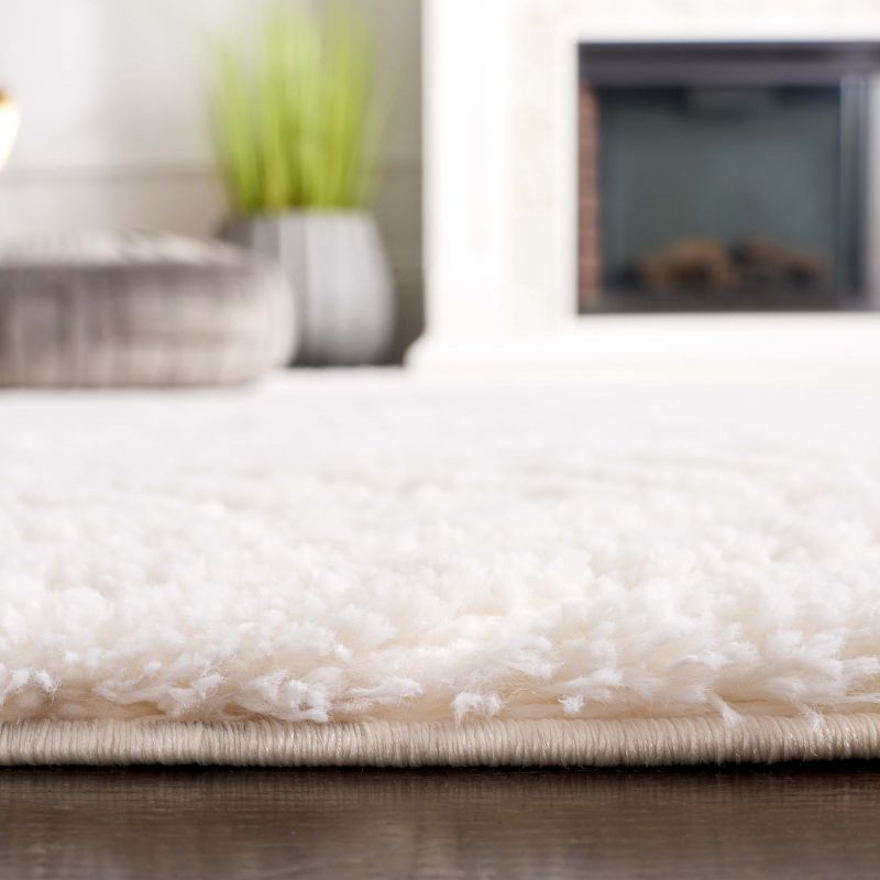 Tahoe Shag THO652 Power Loomed Indoor Area Rug - White - 4'x6' - Safavieh