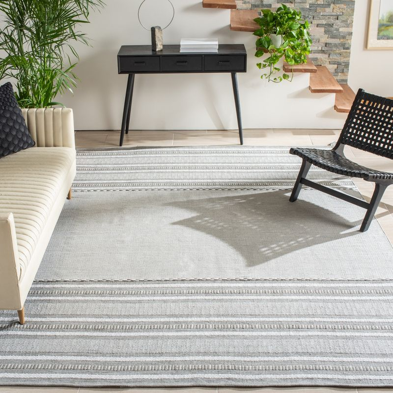 Montauk MTK215 Hand Woven Area Rug - Grey/Ivory - 8'9"x11'9" - Safavieh.