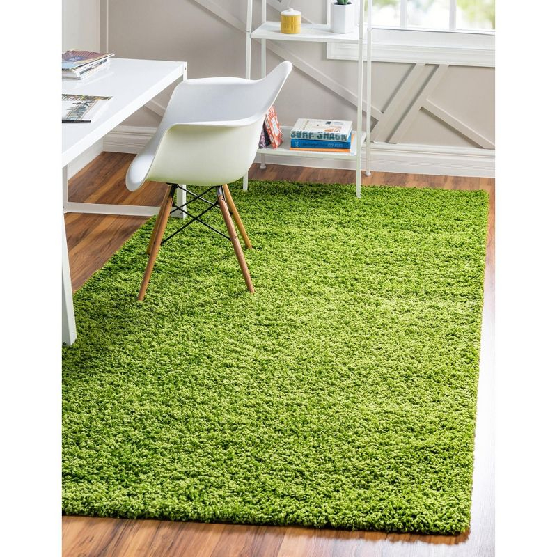 Unique Loom 4' 1 x 6' 1 Solid Shag Grass Green Area Rug
