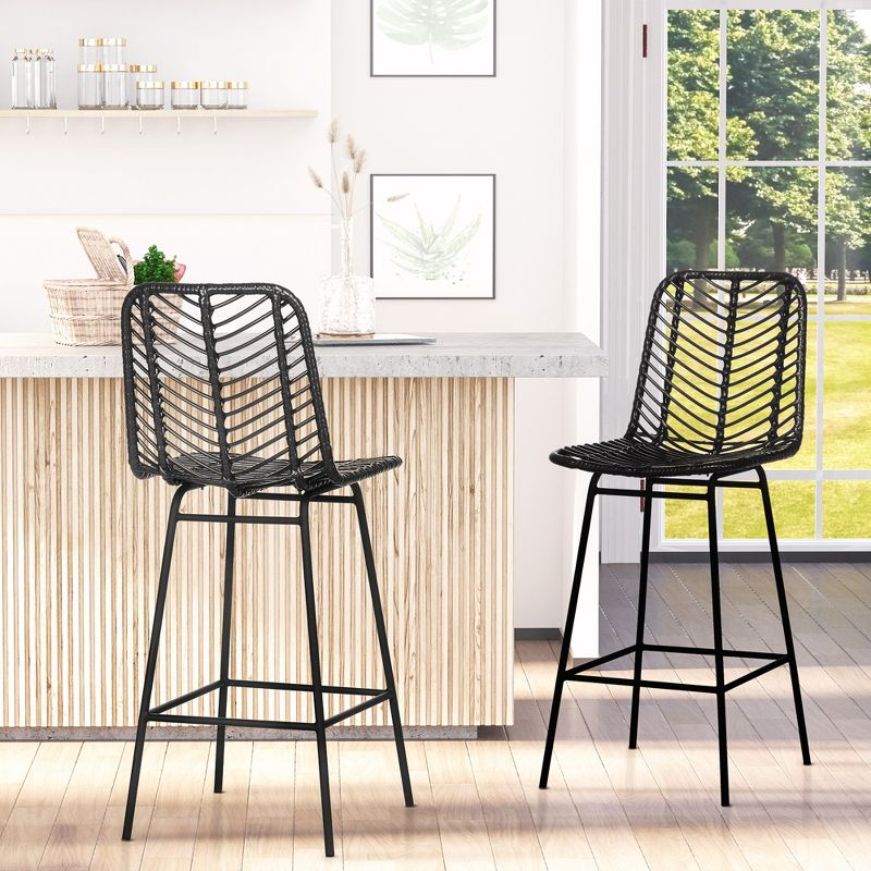 HOMCOM Modern Rattan Bar Stools Set of 2, Breathable Steel-Base Wicker Counter Height Barstools for Kitchen Counter, Black