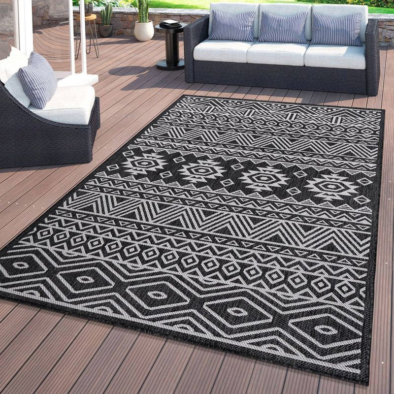 World Rug Gallery Distressed Geometric Bohemian Textured Flat Weave Indoor/Outdoor Area Rug - BLACK 5' X 7'