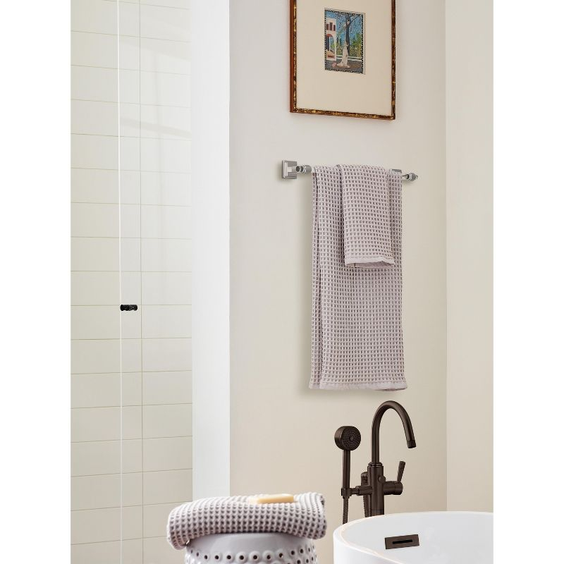 Amerock Glacio Clear/Brushed Nickel 18 inch (457mm) Towel Bar