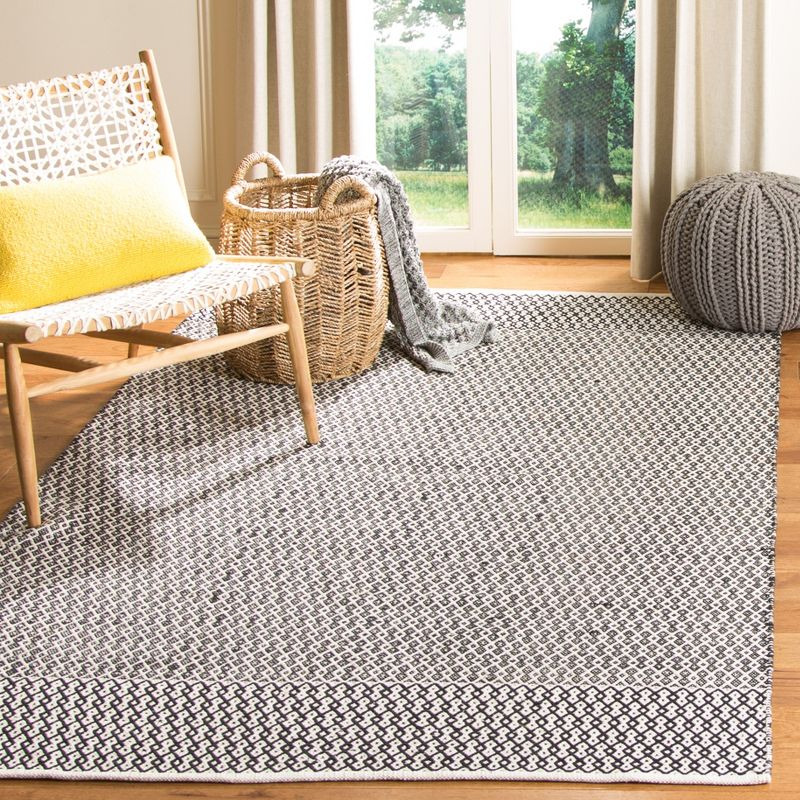 Montauk MTK339 Hand Woven Indoor Accent Rug - Ivory/Black - 3'x5' - Safavieh