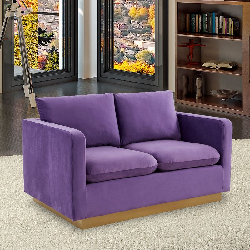 LeisureMod Nervo Mid-Century Modern Upholstered Velvet Loveseat with Gold Frame in Purple