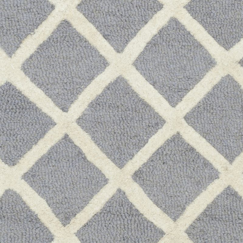Cambridge CAM135 Tufted Indoor Area Rug - Silver/Ivory - 4'x4' - Safavieh