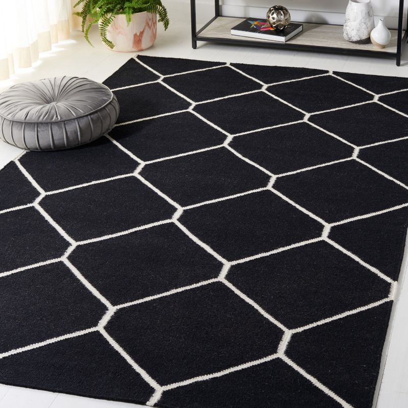 Dhurries DHU635 Hand Woven Area Rug - Black/Ivory - 4'x6' - Safavieh.