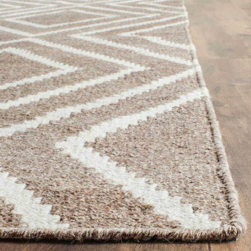 Kilim KLM516 Hand Woven Area Rug - Grey/Ivory - 5'x8' - Safavieh.