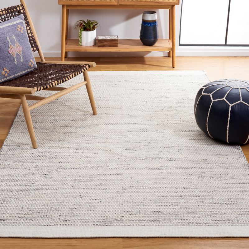 Vermont VRM807 Hand Woven Indoor Area Rug - Ivory/Black - 4'x6' - Safavieh