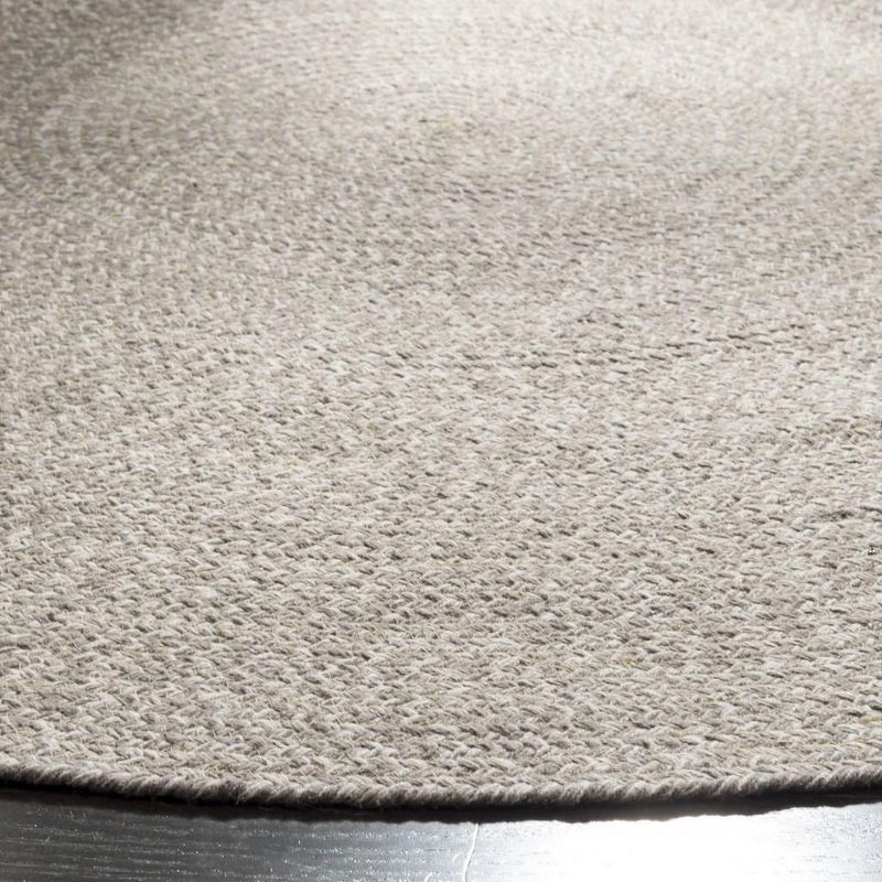 Braided BRD256 Hand Woven Indoor Area Rug - Ivory/Beige - 4' Round - Safavieh