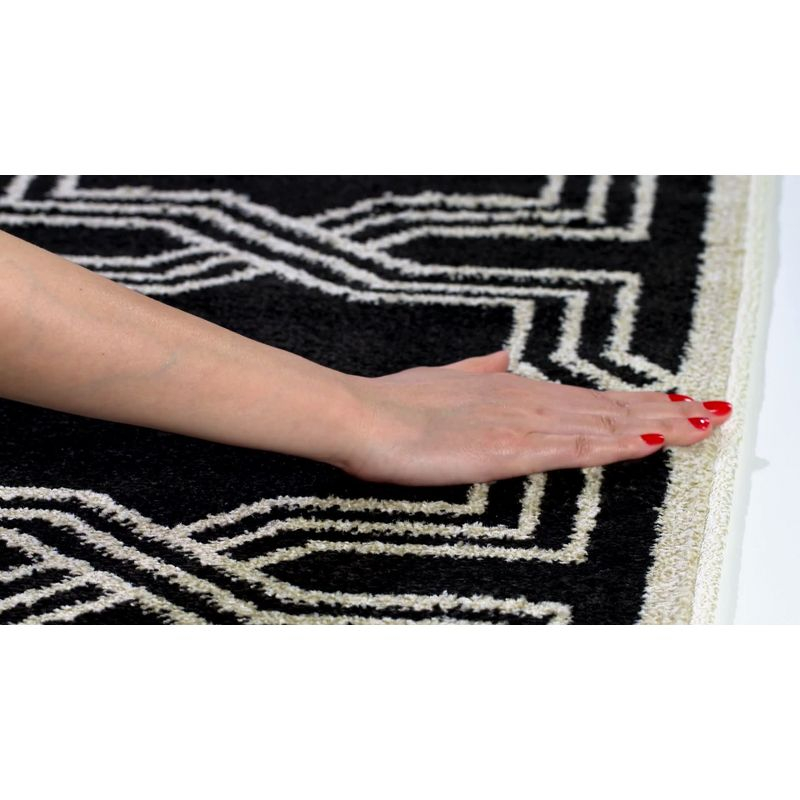 Amherst AMT413 Power Loomed Runner Rug - Anthracite/Ivory - 2'3"x7' - Safavieh.