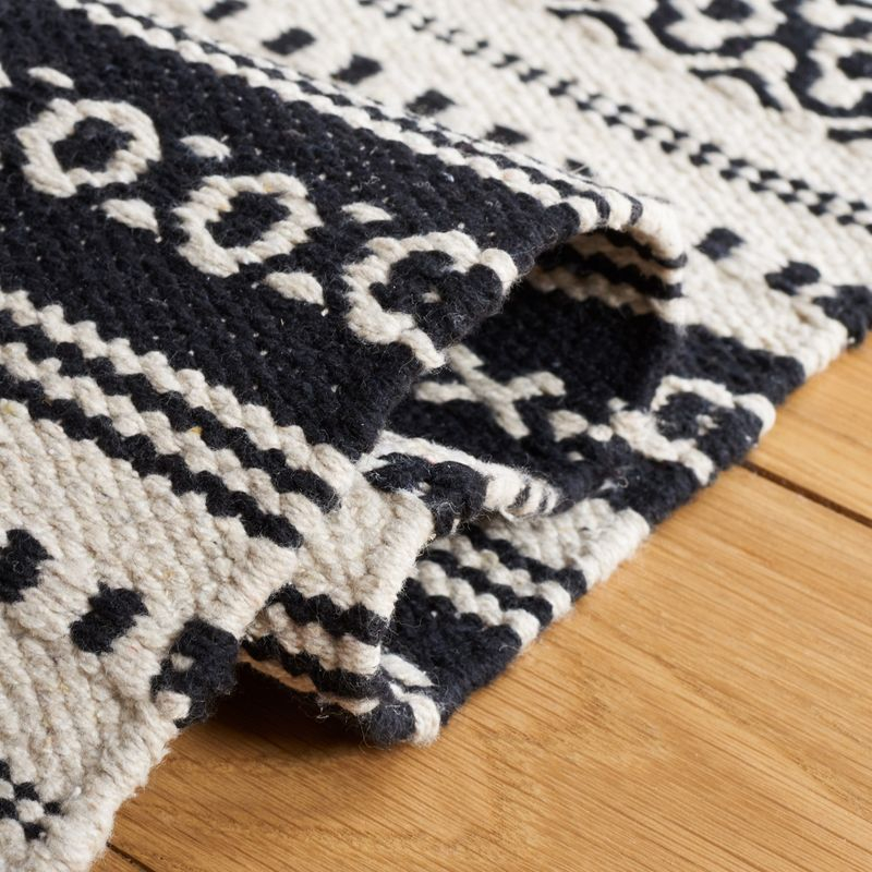 Montauk MTK726 Hand Woven, Flat Weave Indoor Area Rug - Black/Ivory - 6'x6' - Safavieh