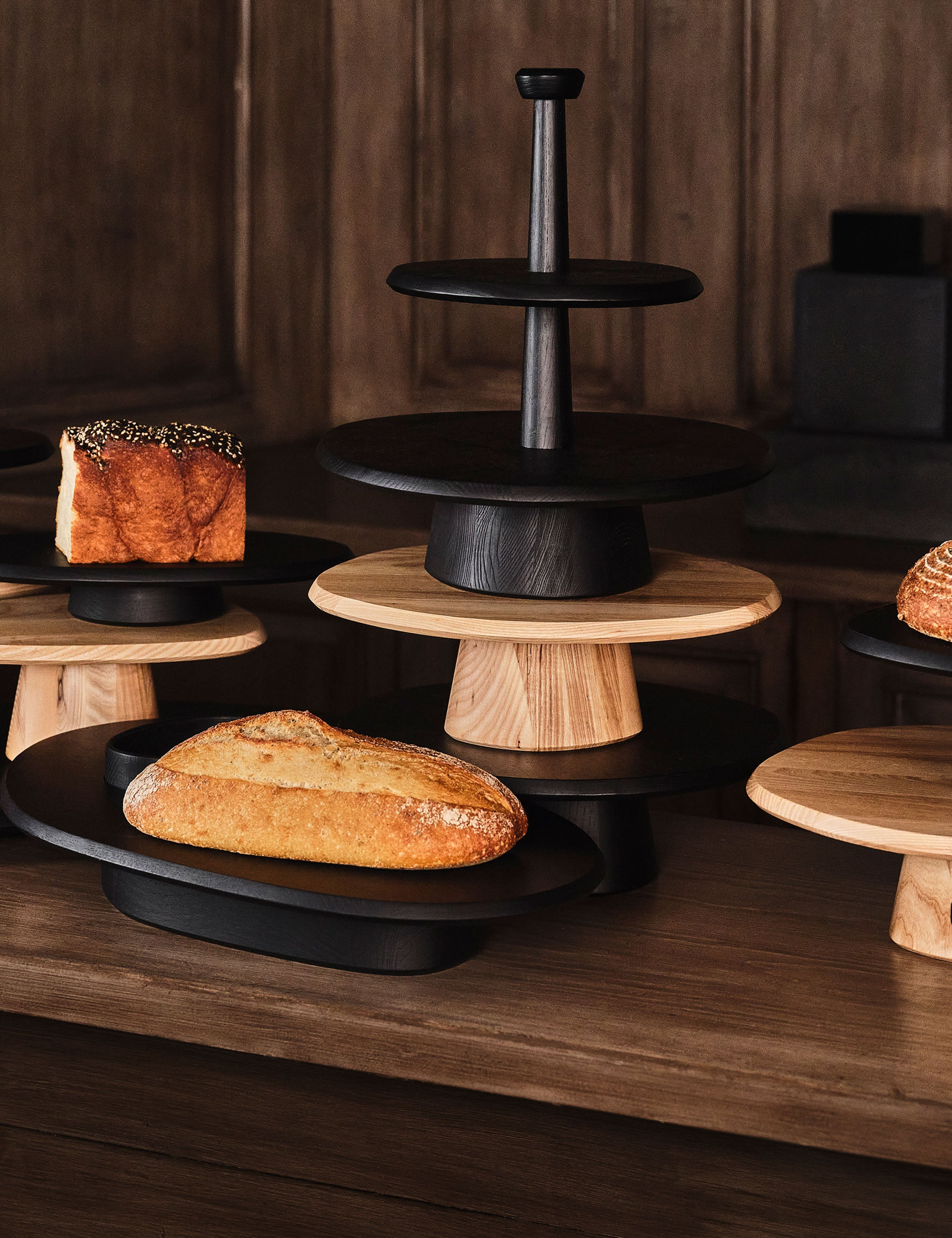 Dune Ash Wood Cake Stand by Kelly Wearstler x Serax - Black / Low