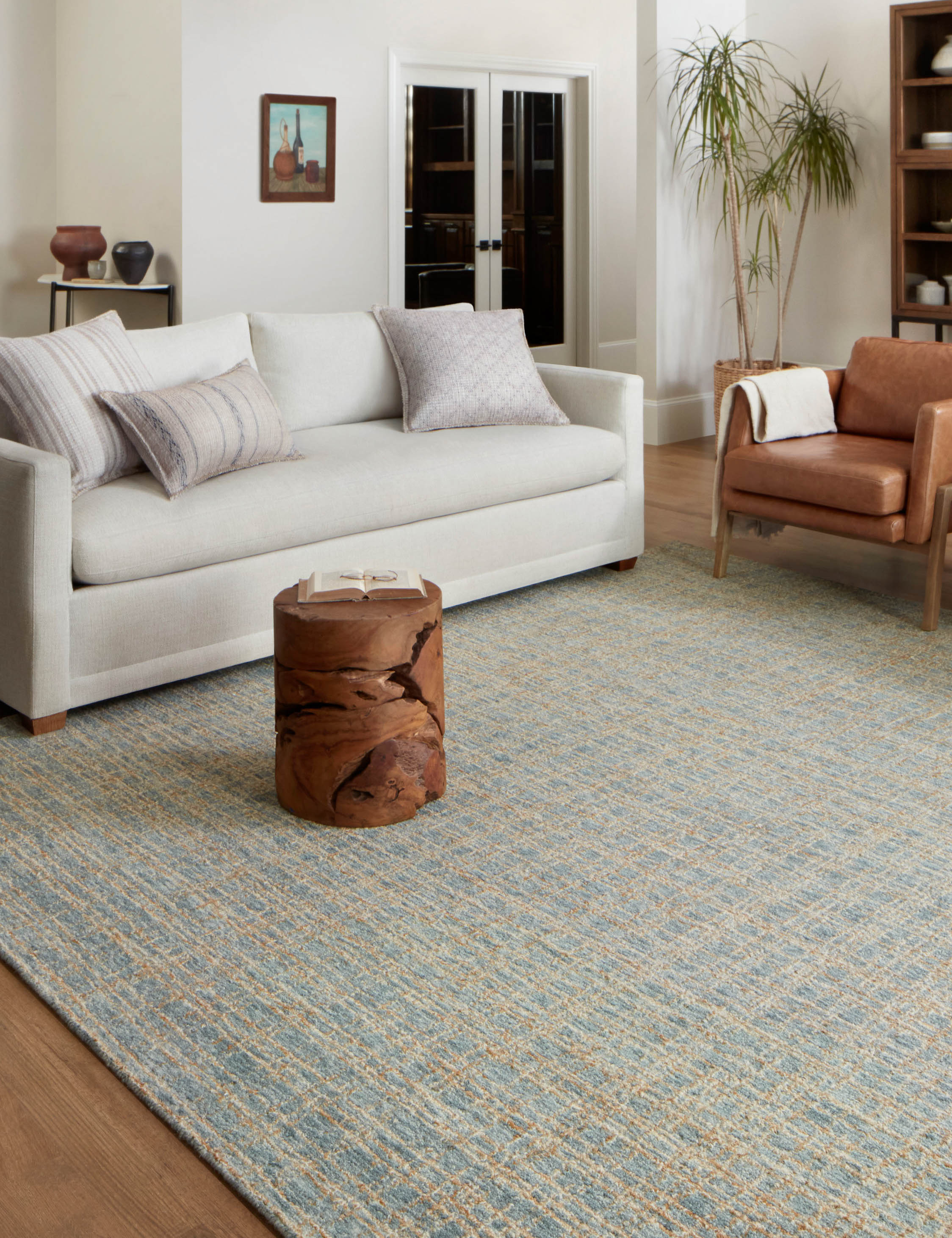Polly I Hand-Tufted Wool Rug by Chris Loves Julia x Loloi - Blue and Sand / 3'6" x 5'6"