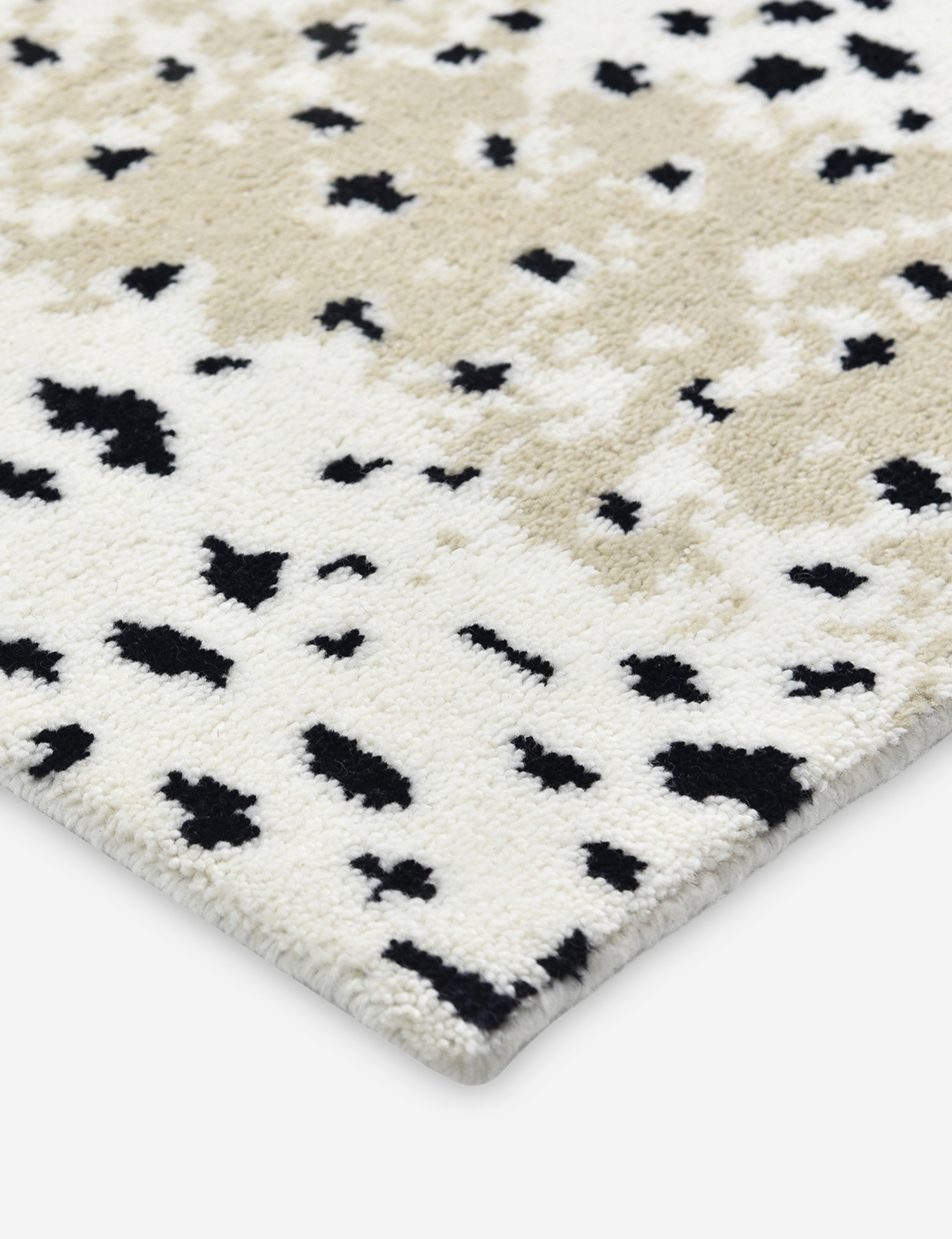 Esmarie Hand-Knotted Wool Rug - Ivory / 5' x 8'