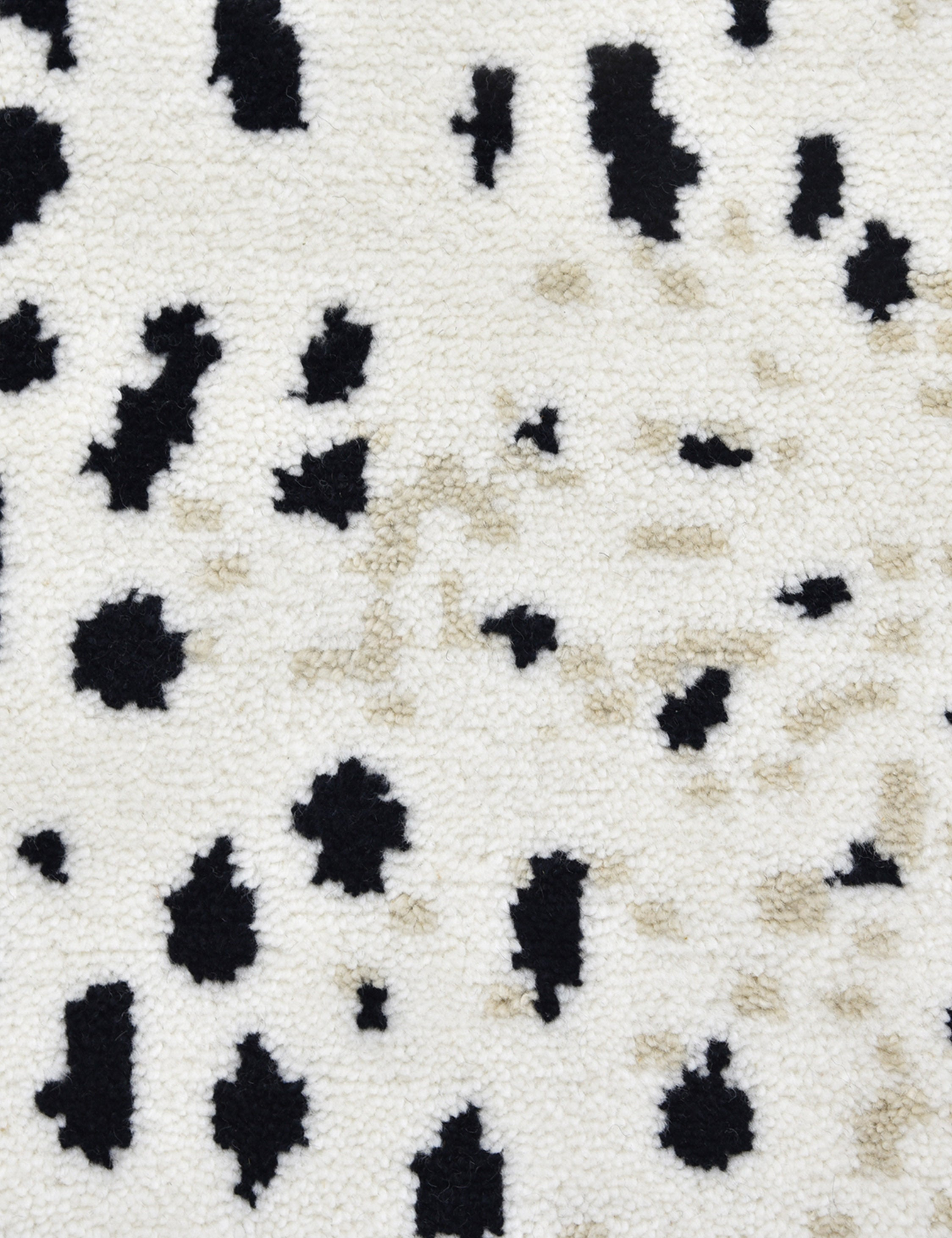 Esmarie Hand-Knotted Wool Rug - Ivory / 9' x 12'