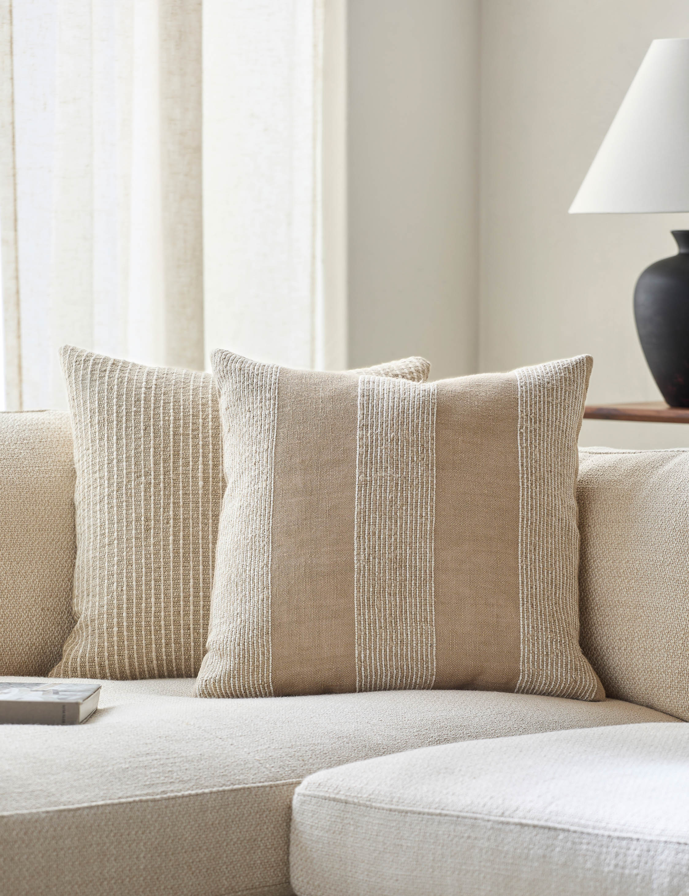 Rosero Linen Pillow - 20" x 20" / Down