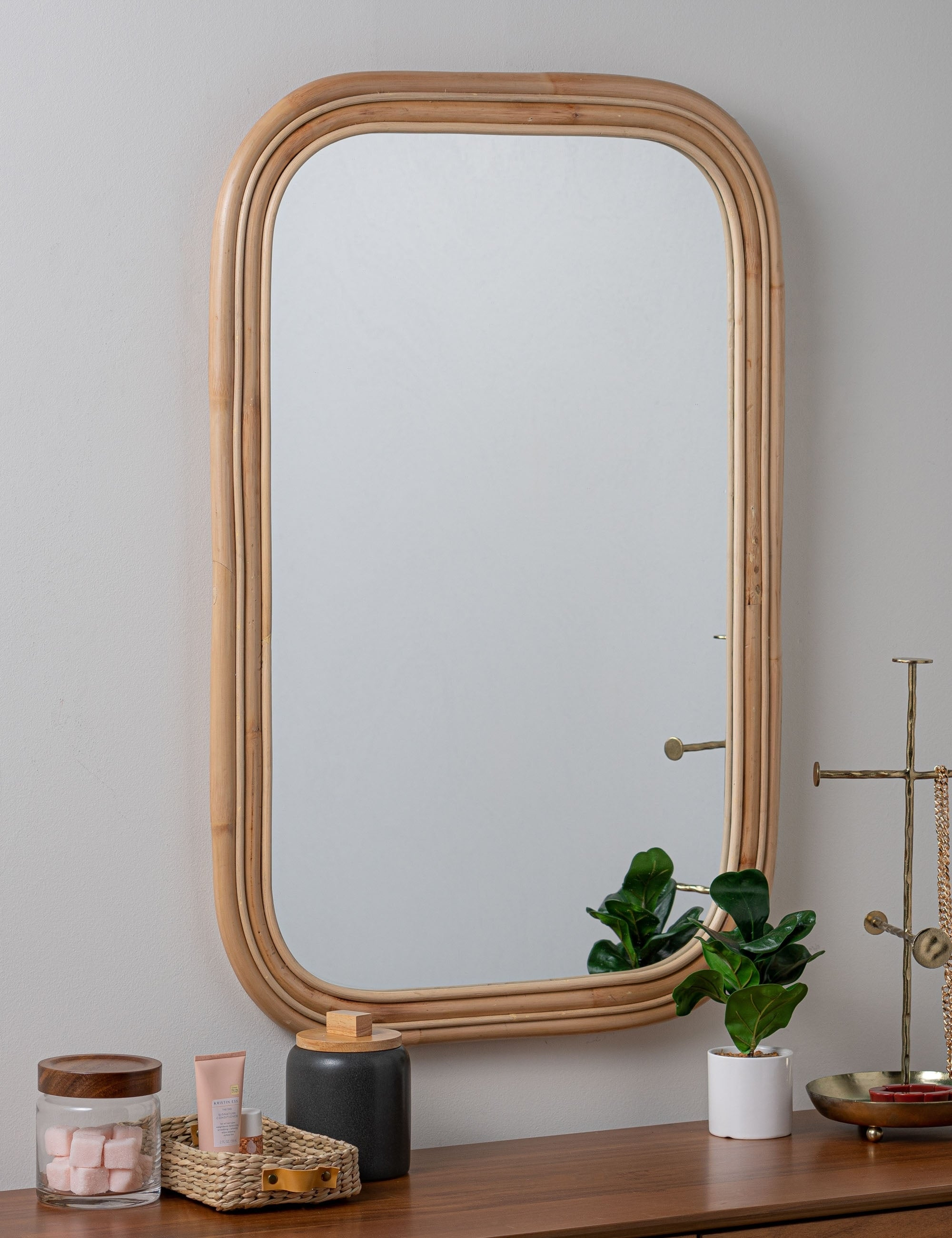 Reyna Mirror