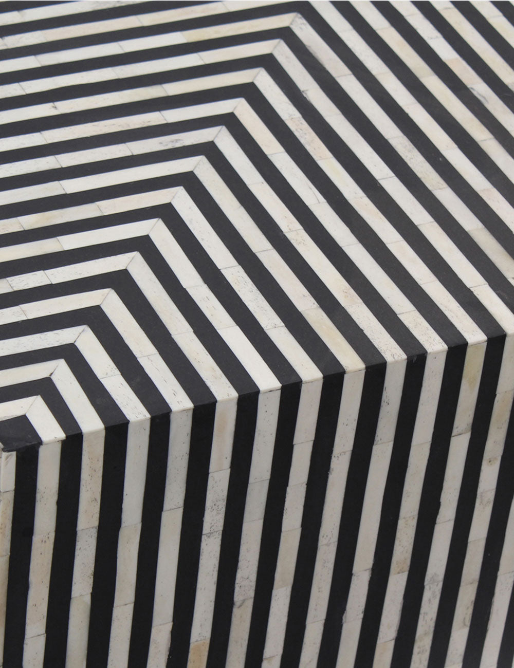 Trendyl Coffee Table - Black/White