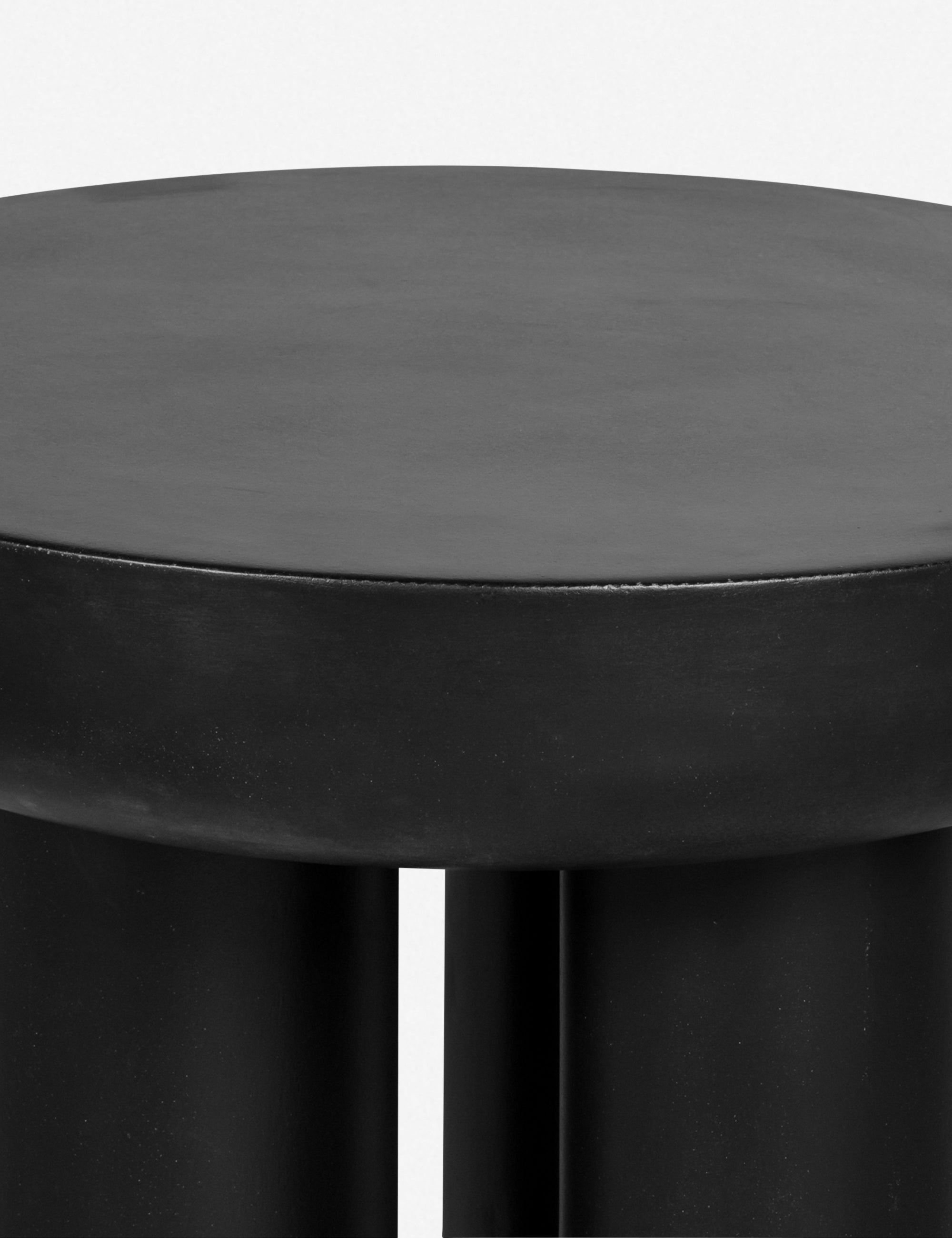 Peagan Indoor / Outdoor Round Side Table
