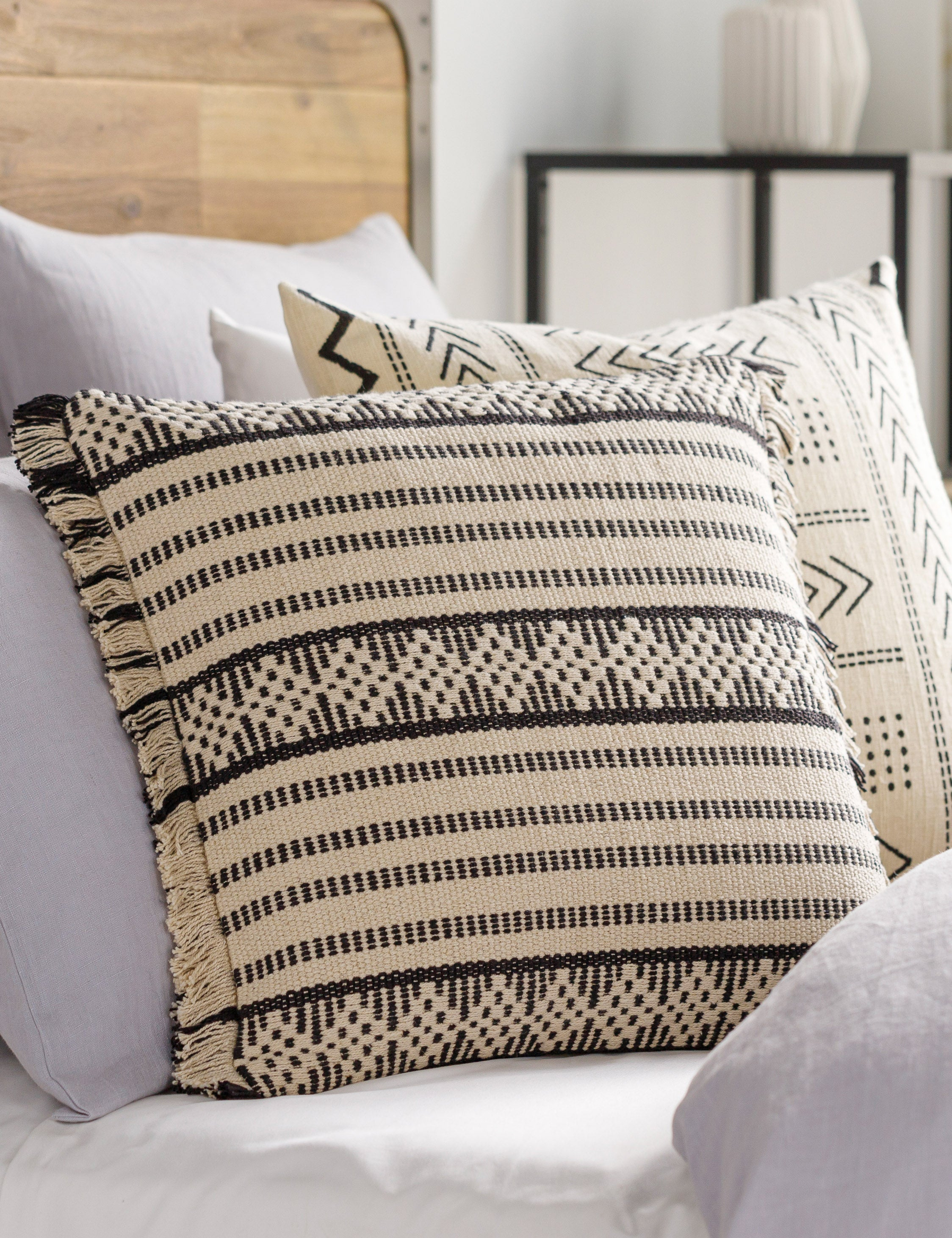 Pranav Pillow - 18" x 18" / Down