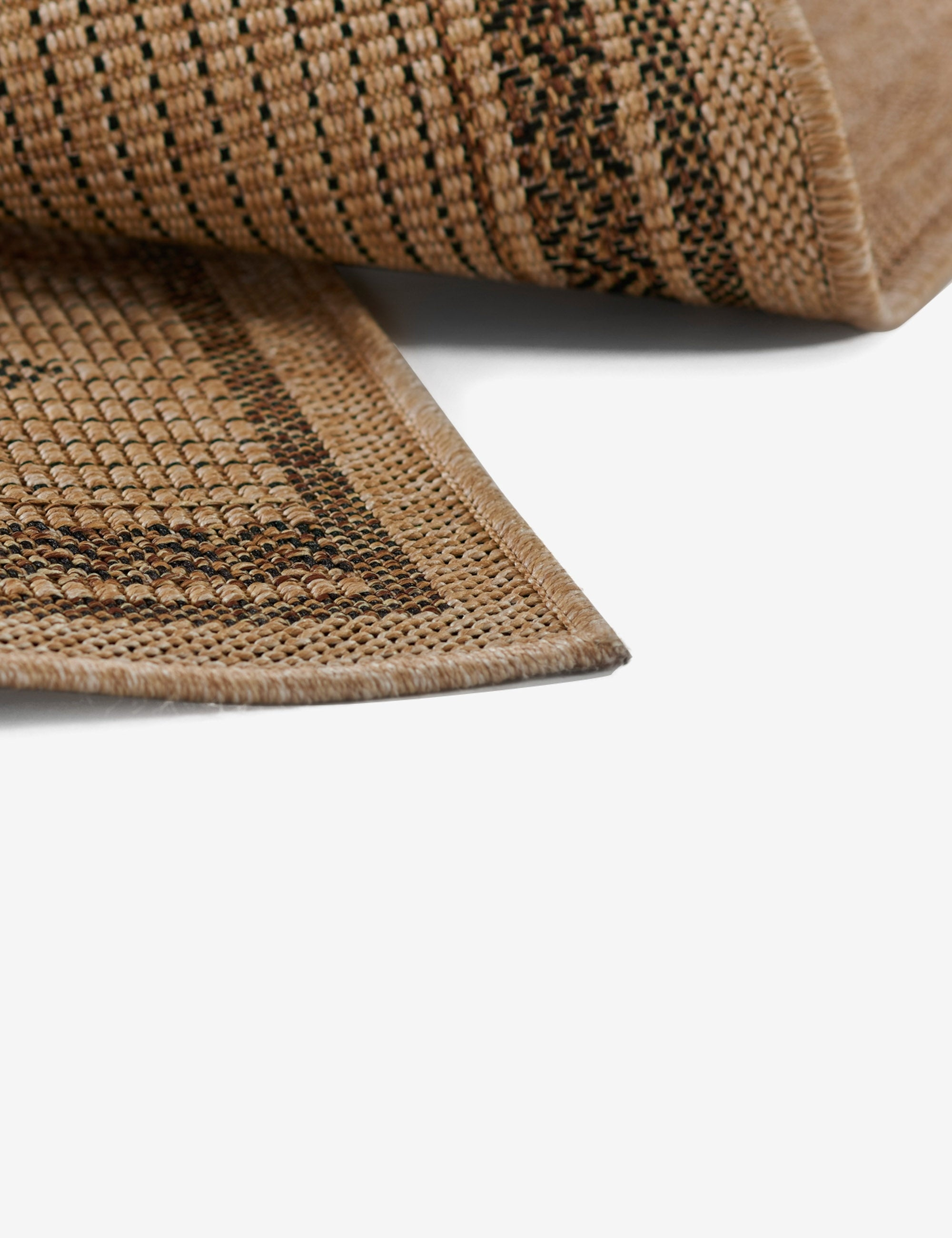 Ember Indoor / Outdoor Rug - 6'6" x 9'