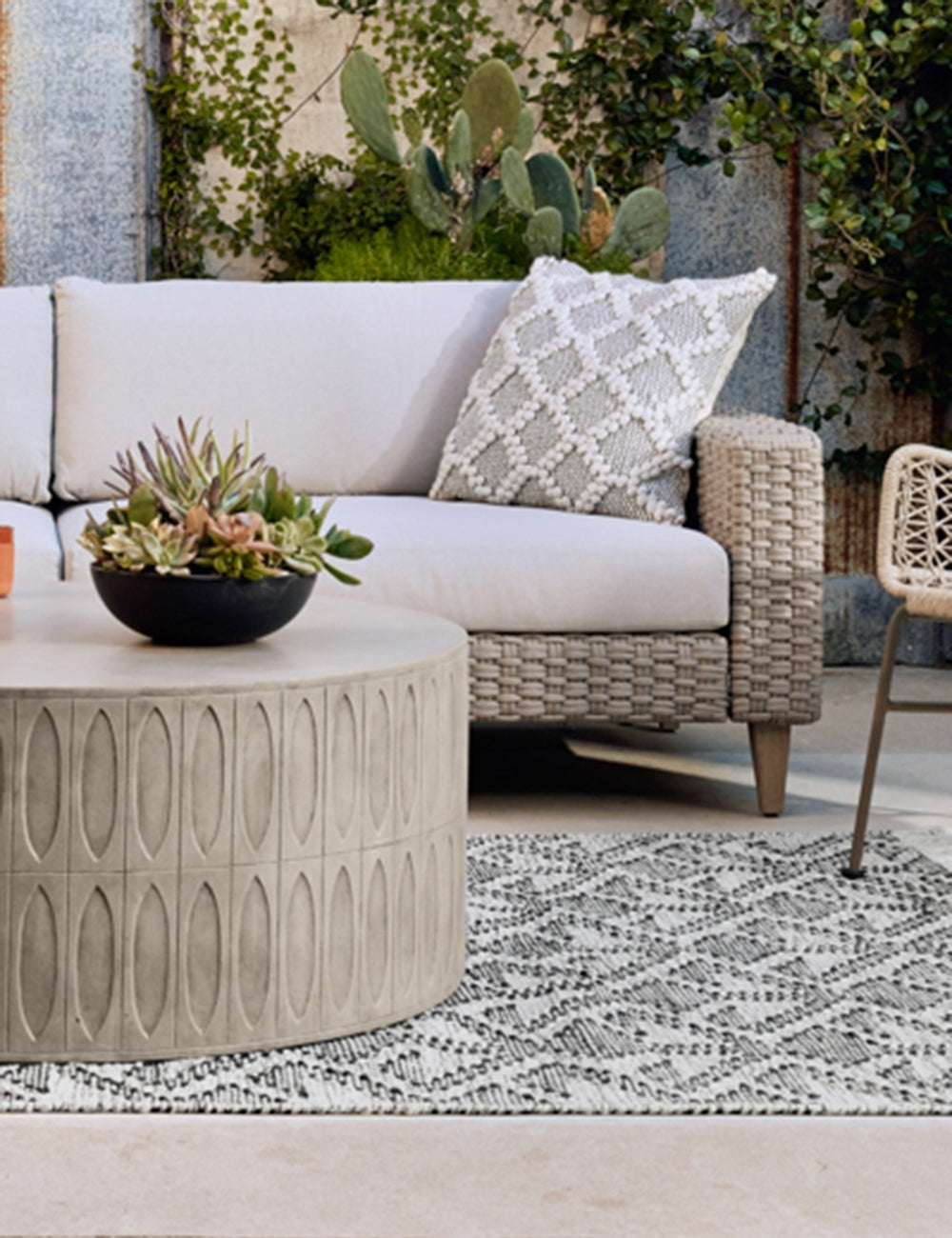 Mal Indoor / Outdoor Round Coffee Table