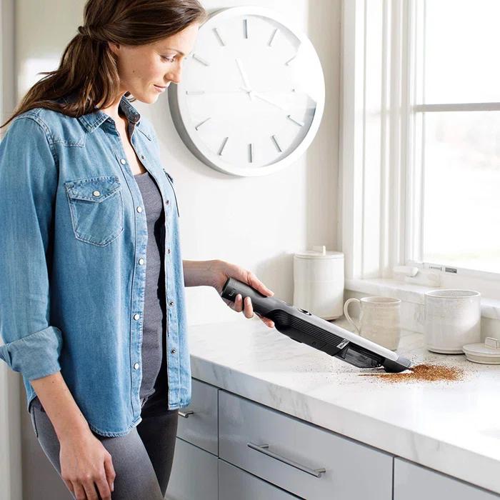Shark lon WANDVAC System Ultra-Lightweight Powerful Cordless Stick Vacuum with Charging Dock
