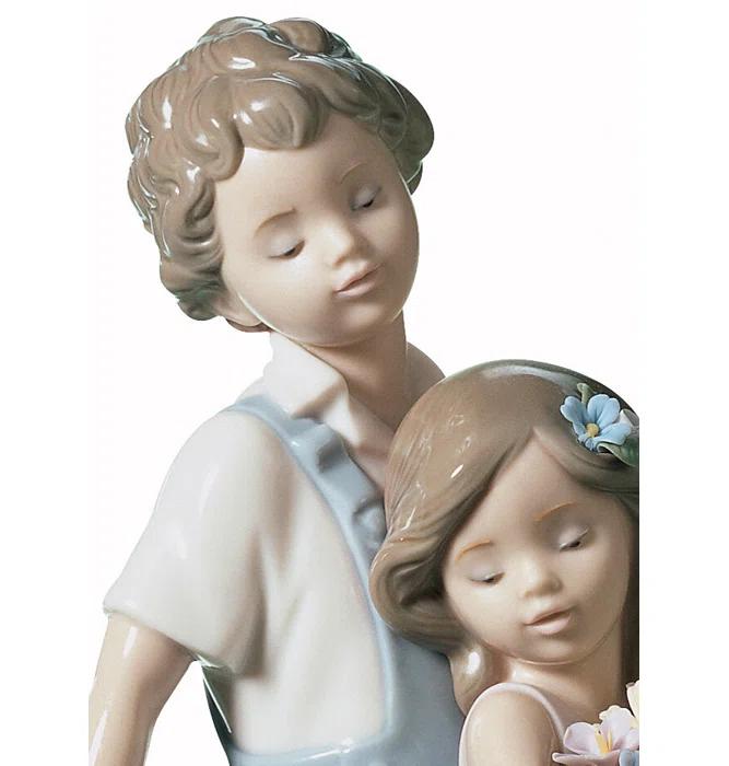 Lladro The Prettiest of All Couple Figurine