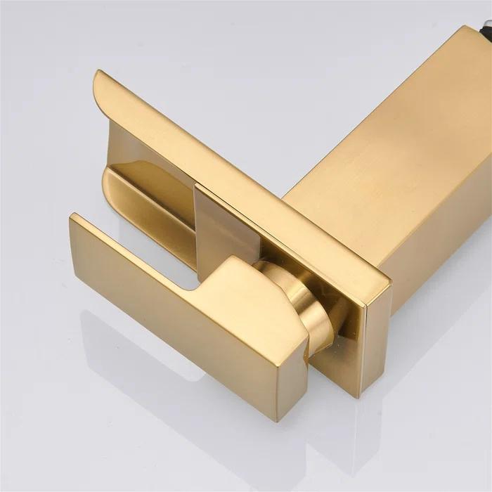 Single-Hole Single-handle Bathroom Faucet with Drain Assembly