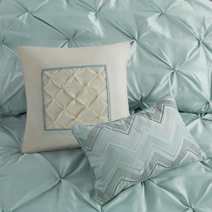 Madison Park Laurel 7 Piece Tufted Comforter Set