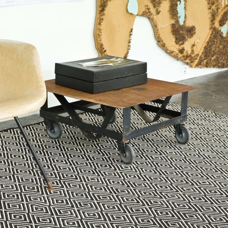 Diamond Black/Ivory Handwoven Indoor/Outdoor Rug