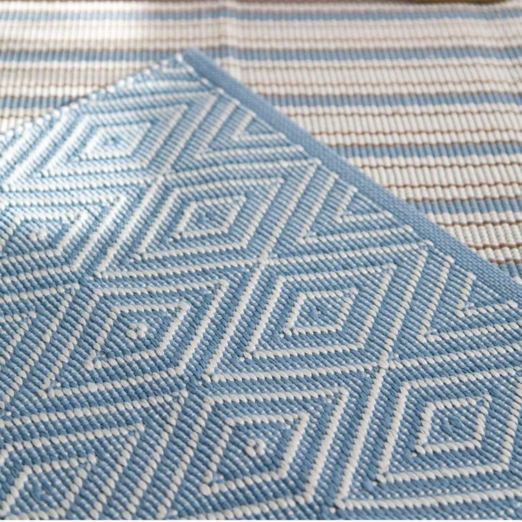 Diamond Slate/Light Blue Handwoven Indoor/Outdoor Rug