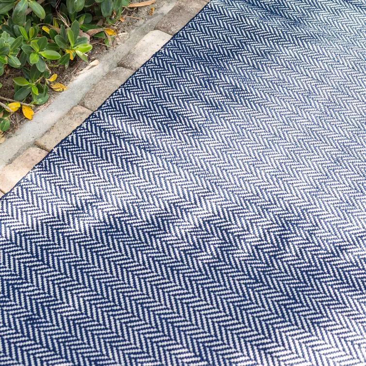 Herringbone Indigo/White Handwoven Indoor/Outdoor Rug