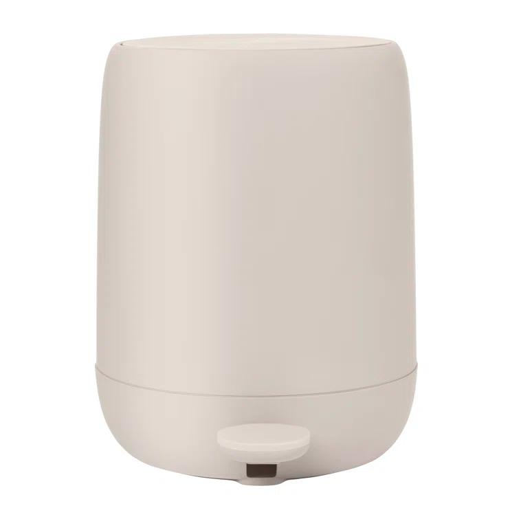 Blomus SONO 1.3-Gallon Moonbeam Cream Pedal Trash Bin