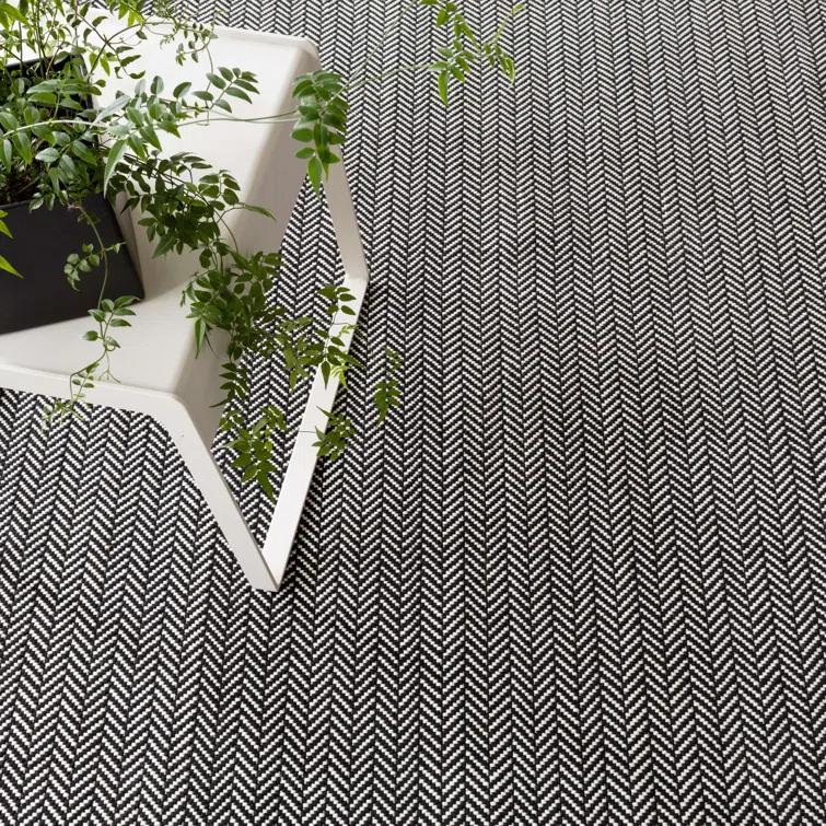 Herringbone Black/Ivory Handwoven Indoor/Outdoor Rug