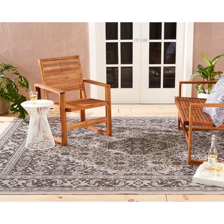 Nicole Miller New York Patio Country Dahlia Medallion Indoor/Outdoor Area Rug Grey/Black