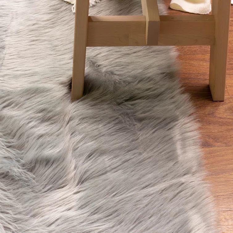 Luxury Faux Sheepskin Fur Area Rug Soft Fluffy Rugs, Shag Plush Carpet Faux Fur Rug For Bedroom Floor Sofa Living Room