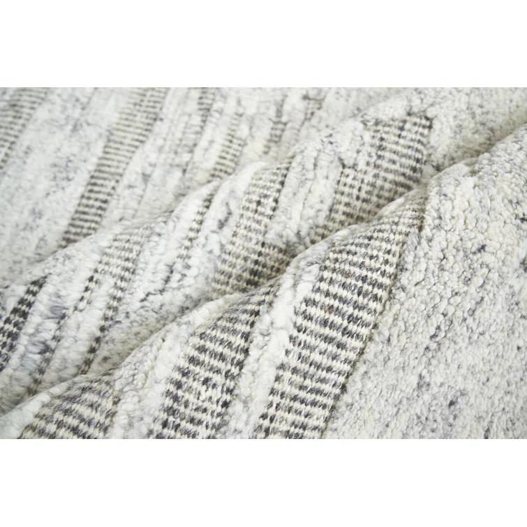 Exquisite Rugs Calibre Handmade Hand Knotted New Zealand Wool Silver/Charcoal Area Rug