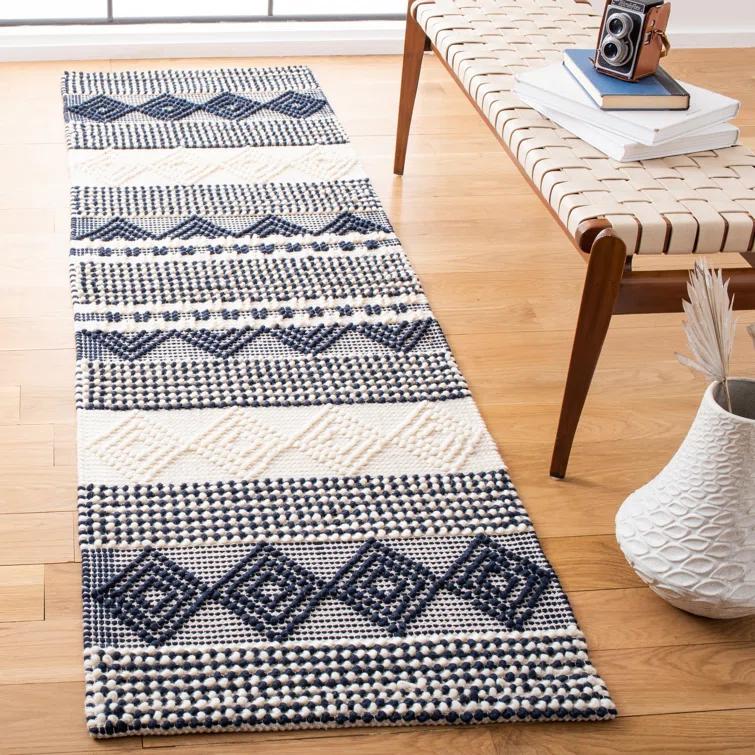 Southwestern Hand Woven Wool/Cotton Southwestern Rug in Dark Navy/Ivory
