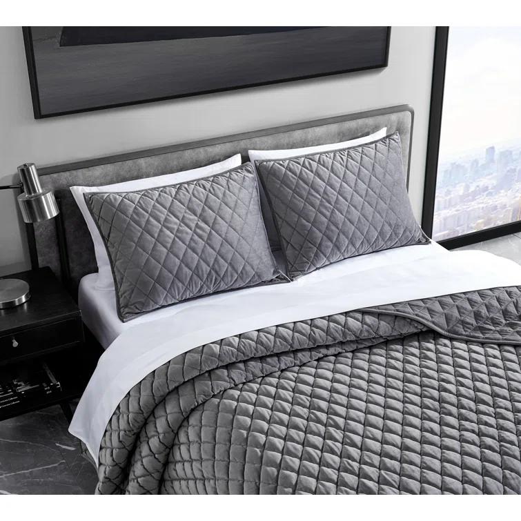 Vera Wang- King Quilt Set, Super Soft Bedding Set with Matching Shams, Modern Room Essentials (Diamond Black, King)
