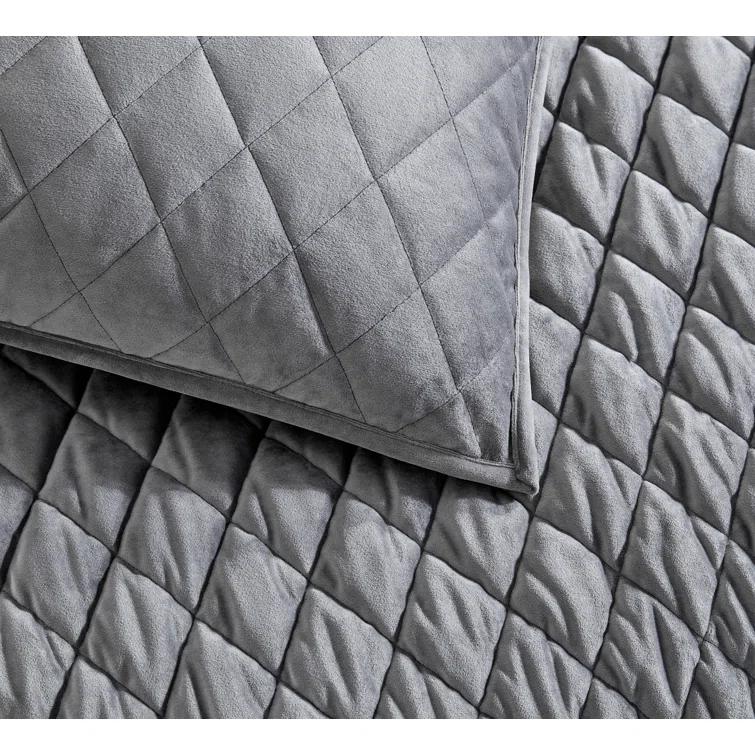 Vera Wang Vera Wang Diamond Velvet Quilt Set