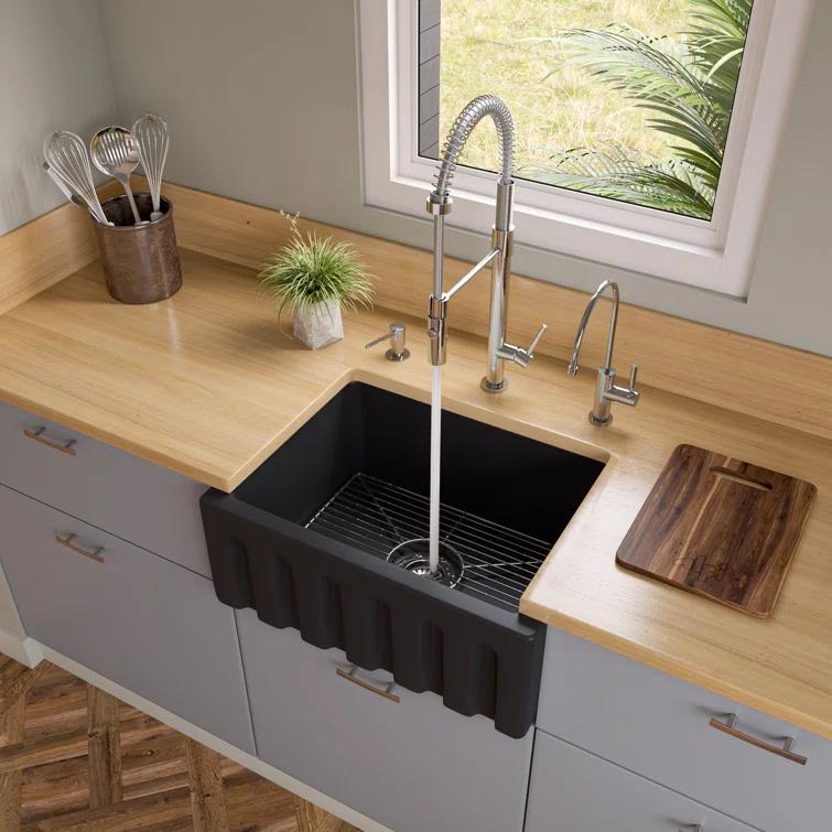 24'' L Farmhouse / Apron Single Bowl Fireclay Kitchen Sink