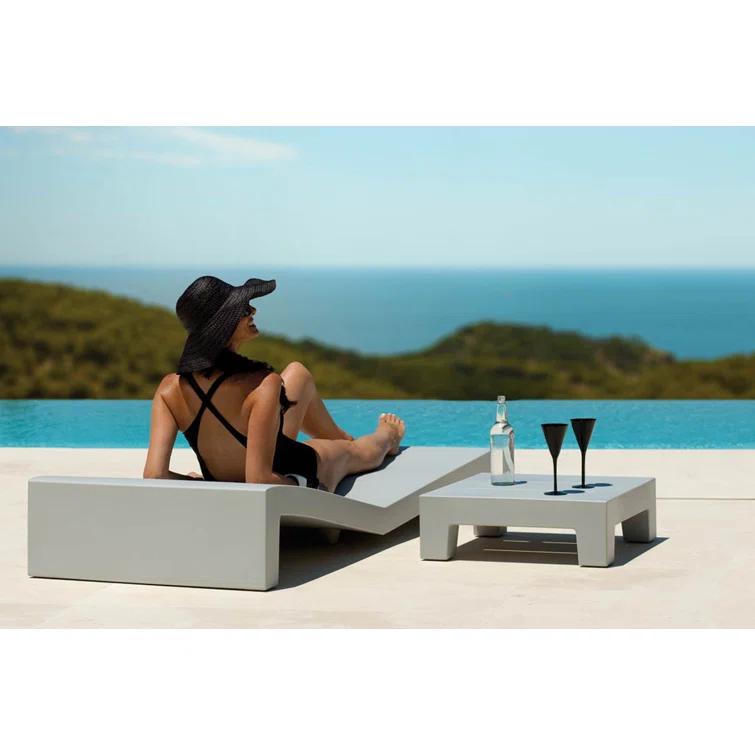 Jut Plastic/Resin Dining Table