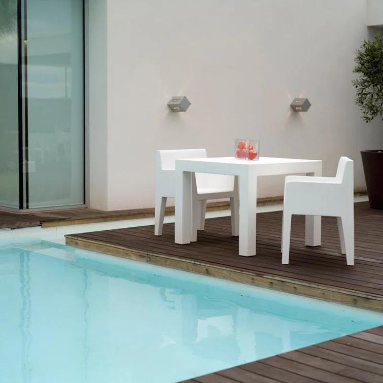 Jut Plastic/Resin Dining Table