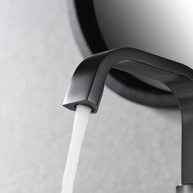 Single Hole Bathroom Faucet with Drain Assembly