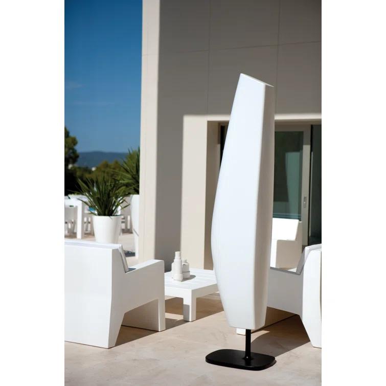Jut Plastic/Resin Dining Table